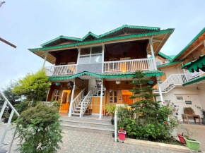 EKO STAY - Oakwood Villa